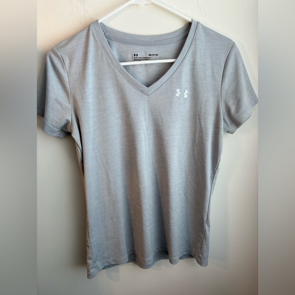 Under armour dri-fit v-neck athletic top size small women’s - Picture 1 of 2